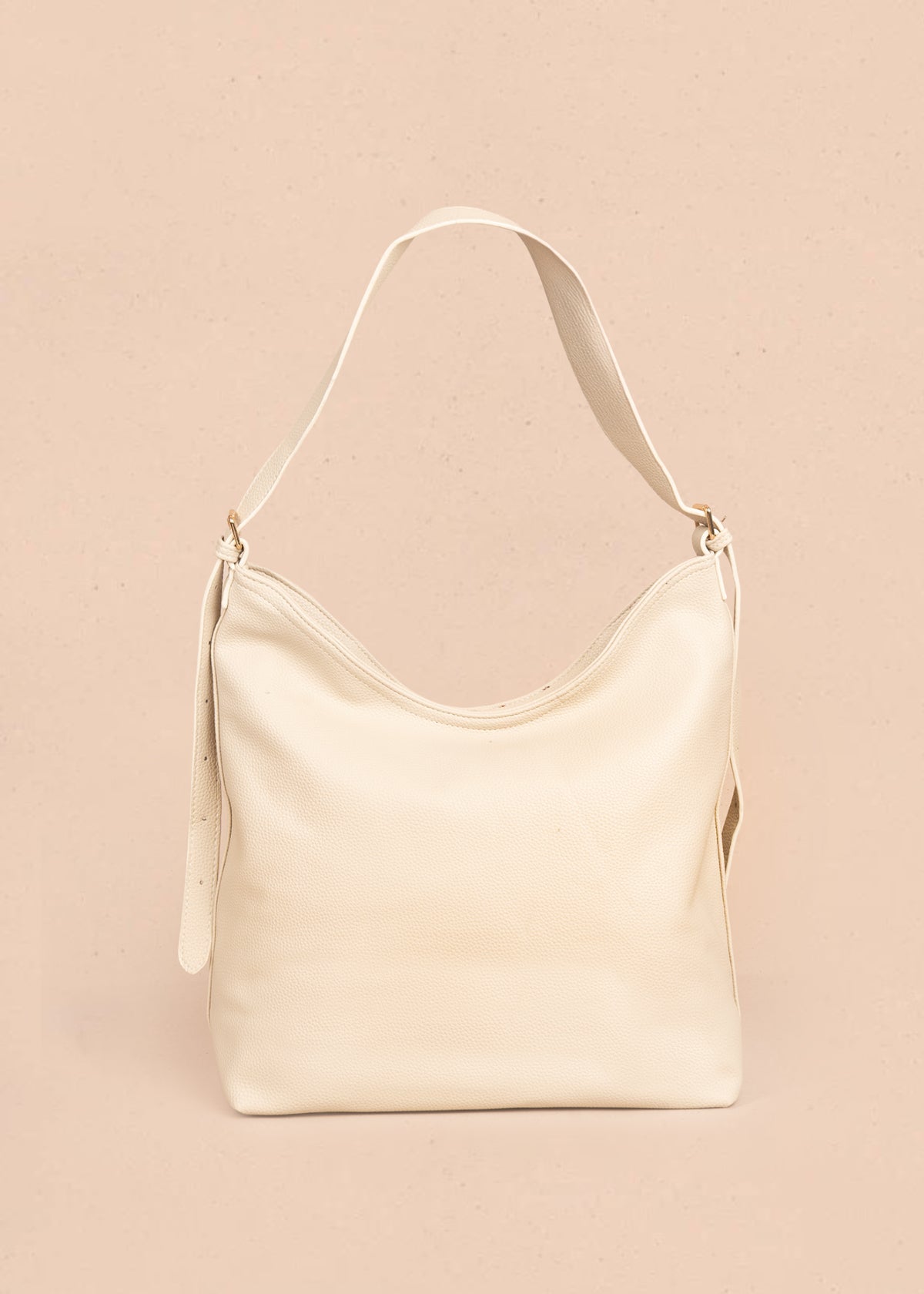 Bolso tipo shopping color beige texturizado y silueta hobo 106335