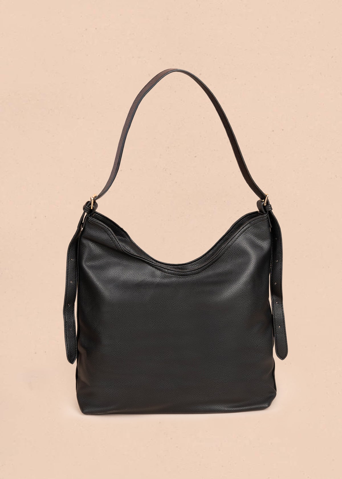 Bolso tipo shopping color negro texturizado y silueta hobo 106335