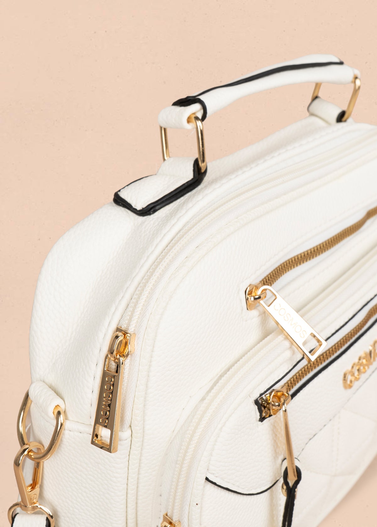 Bolso manos libres color blanco con patrón acolchado 106337