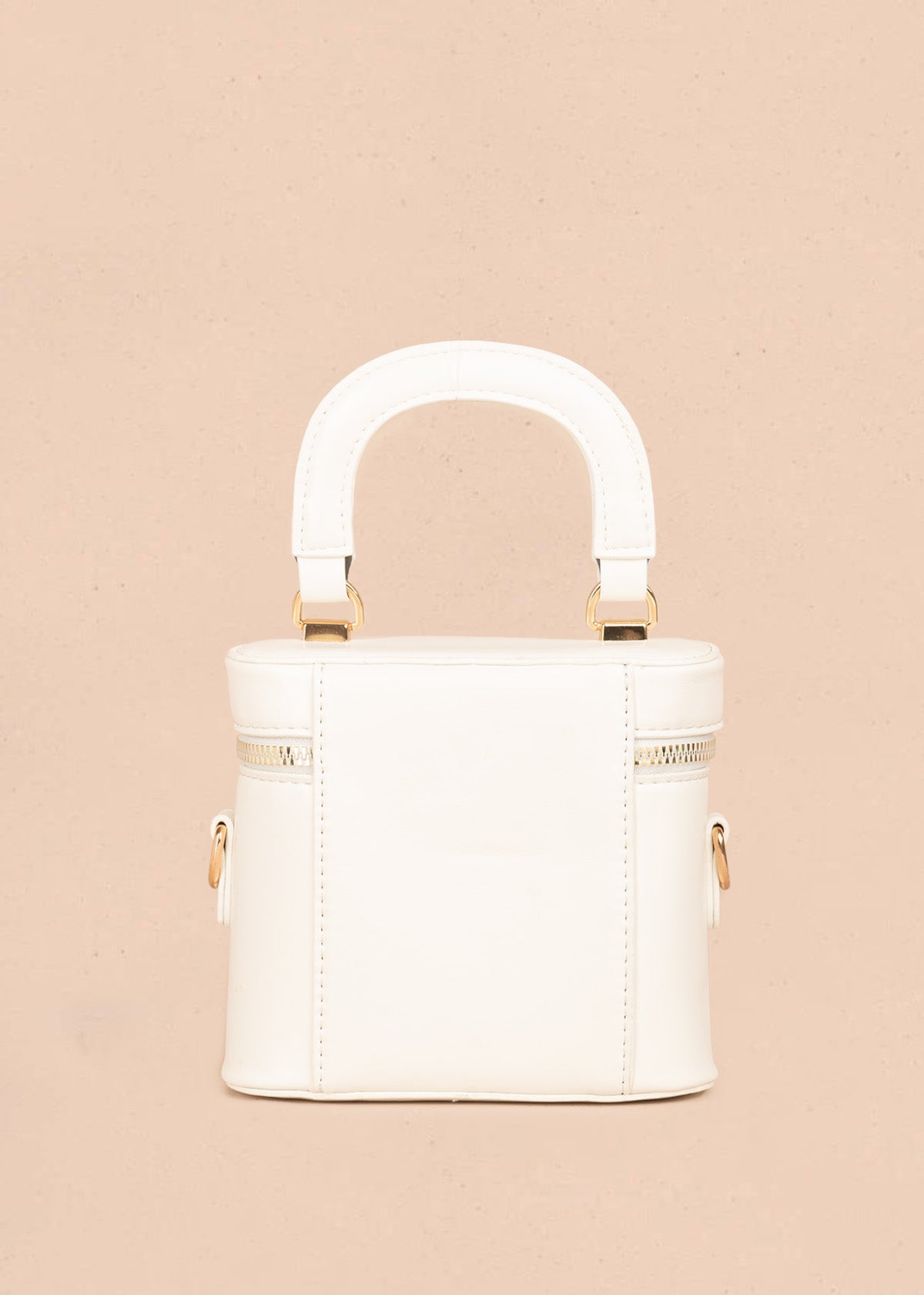 Bolso manos libres color blanco diseño tipo mini baúl 106346