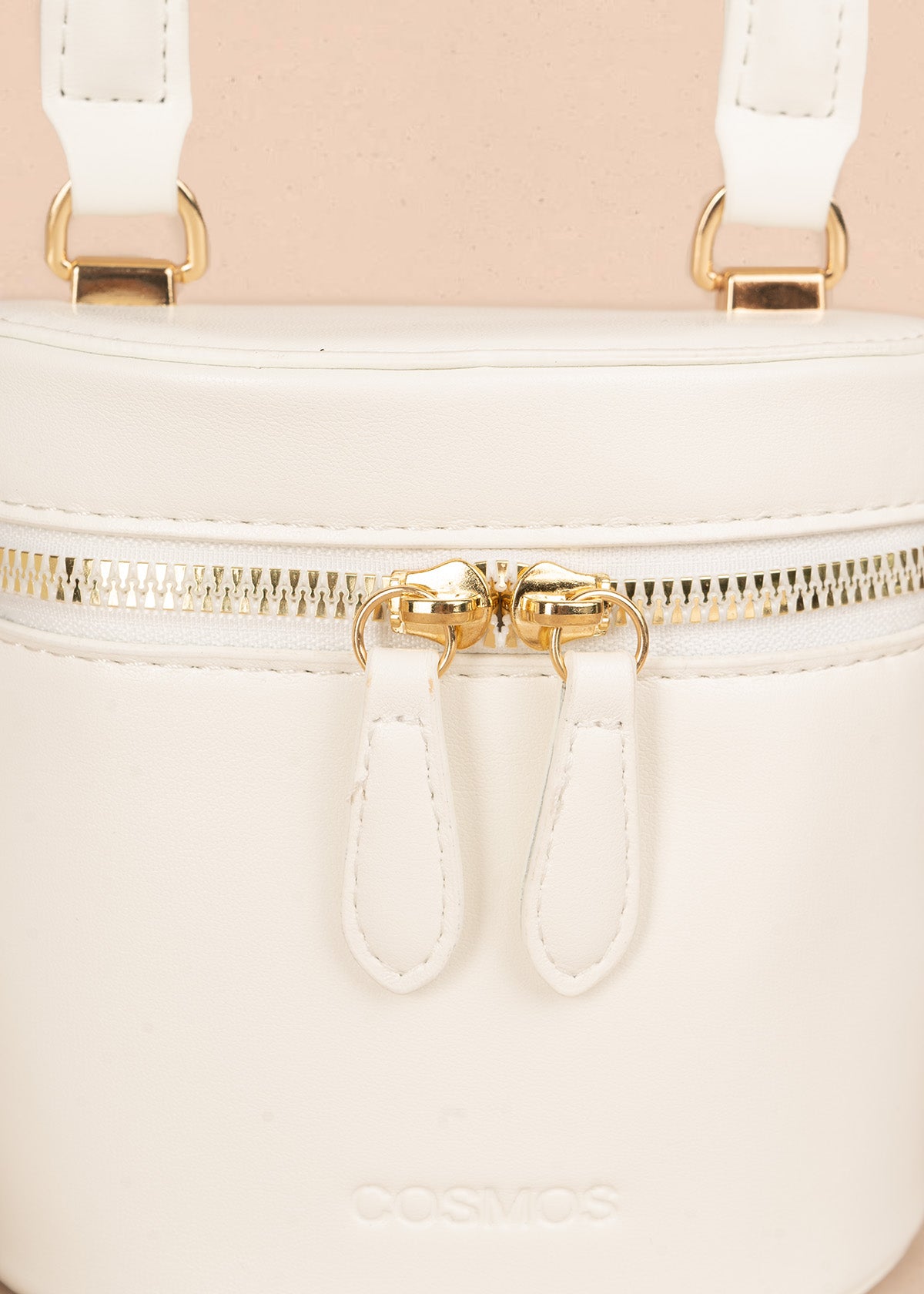 Bolso manos libres color blanco diseño tipo mini baúl 106346