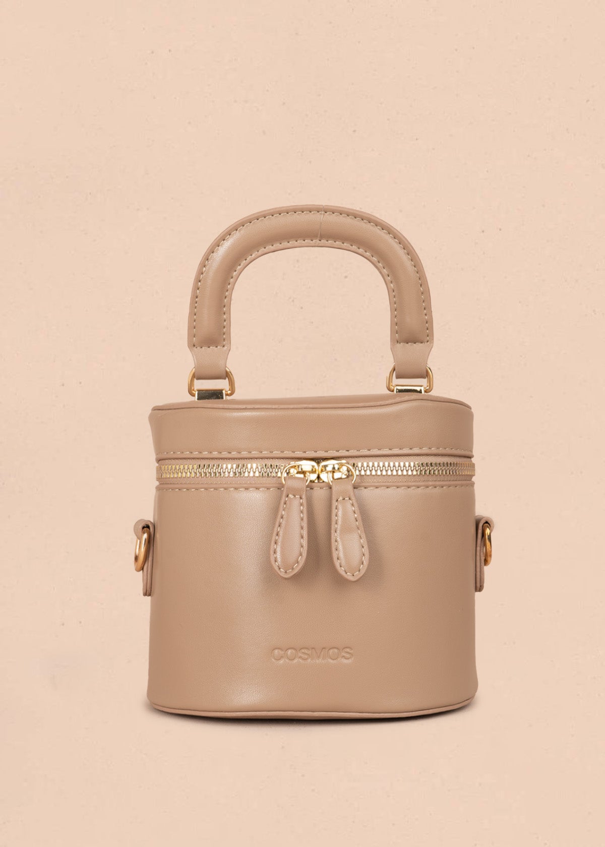 Bolso manos libres color moca diseño tipo mini baúl 106346