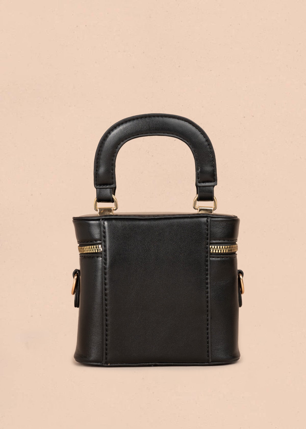 Bolso manos libres color negro diseño tipo mini baúl 106346
