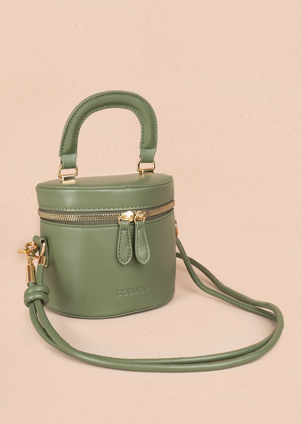 Bolso manos libres color verde diseño tipo mini baúl 106346