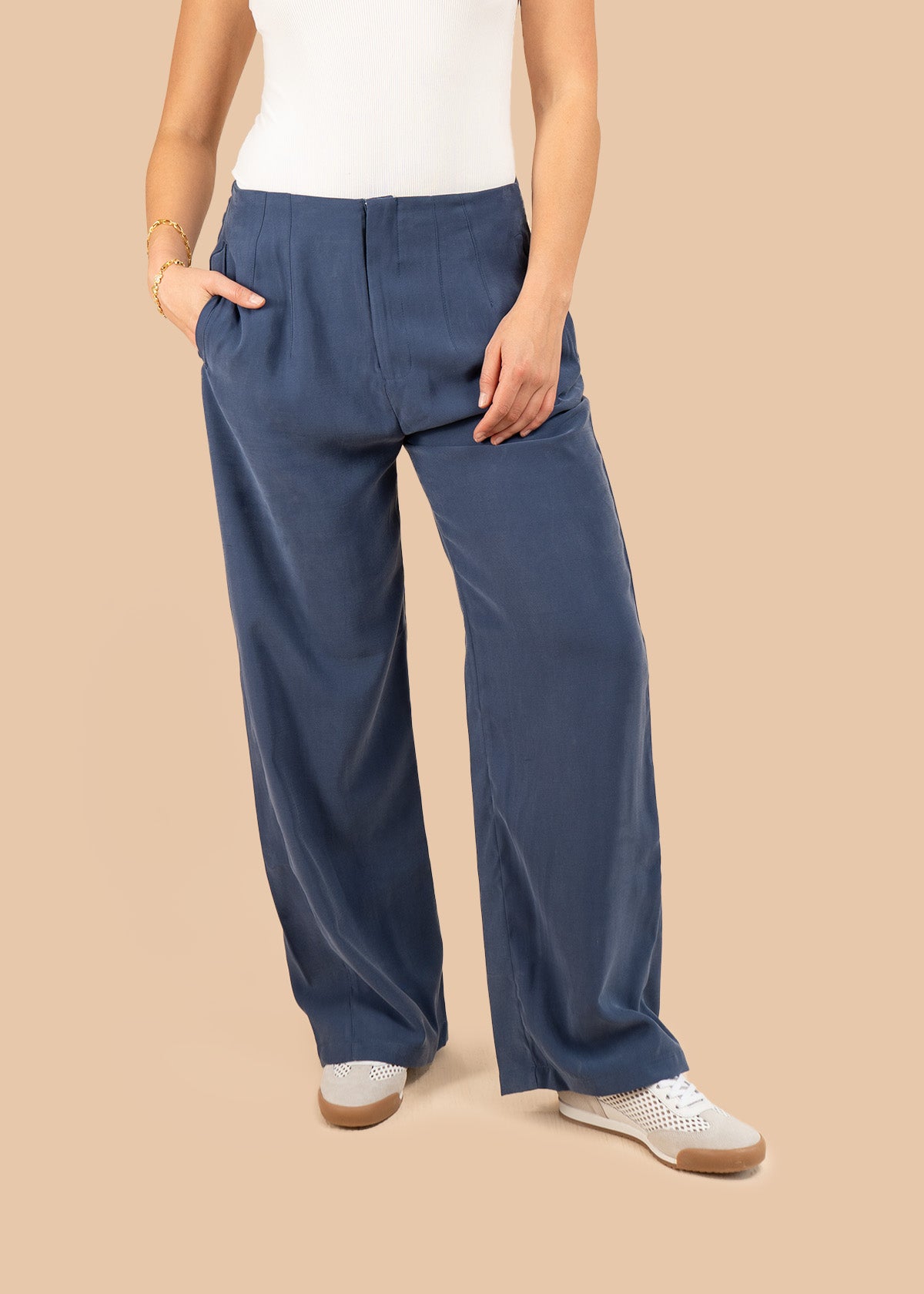 Pantalón color azul bota recta 106351