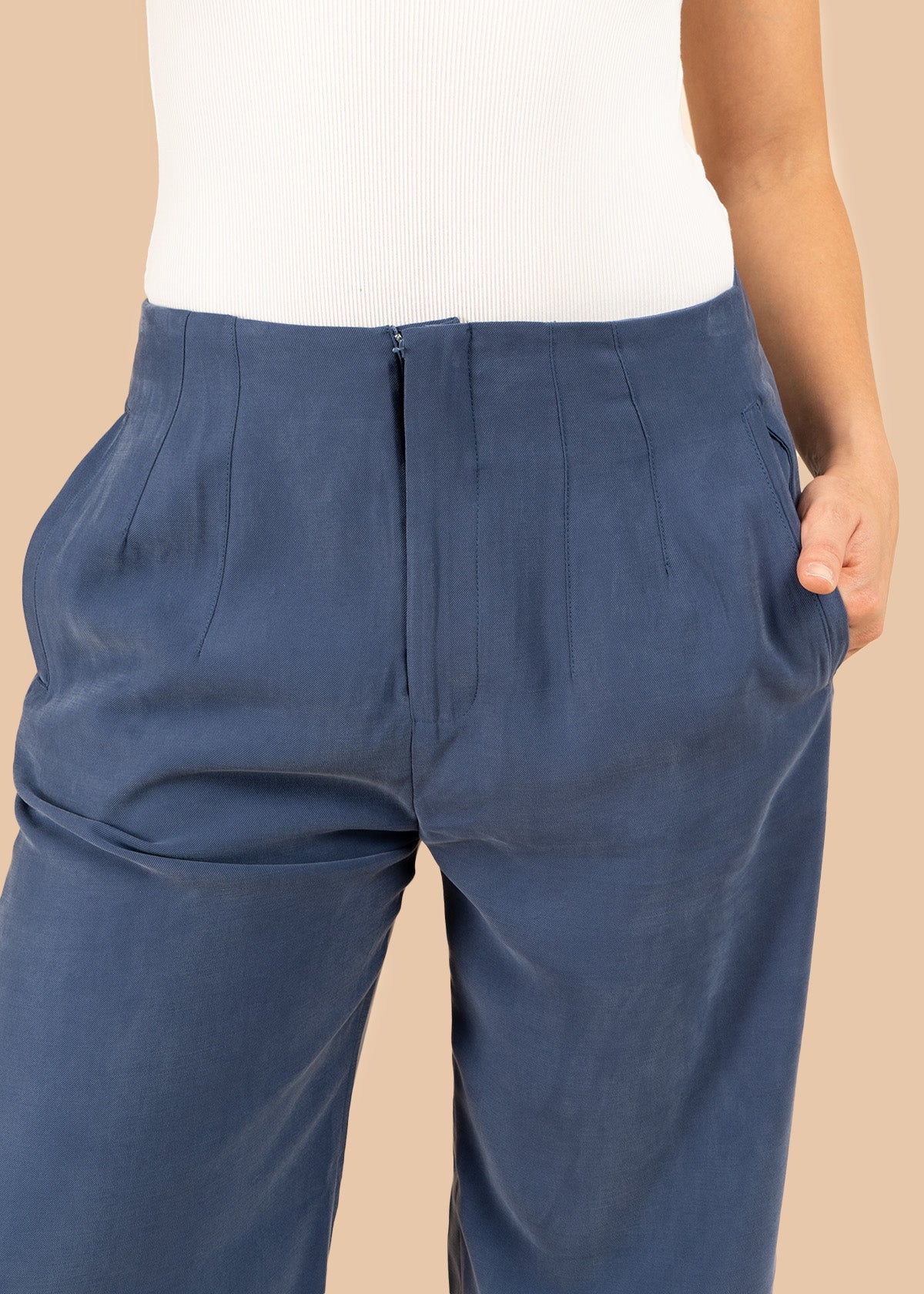 Pantalón color azul bota recta 106351
