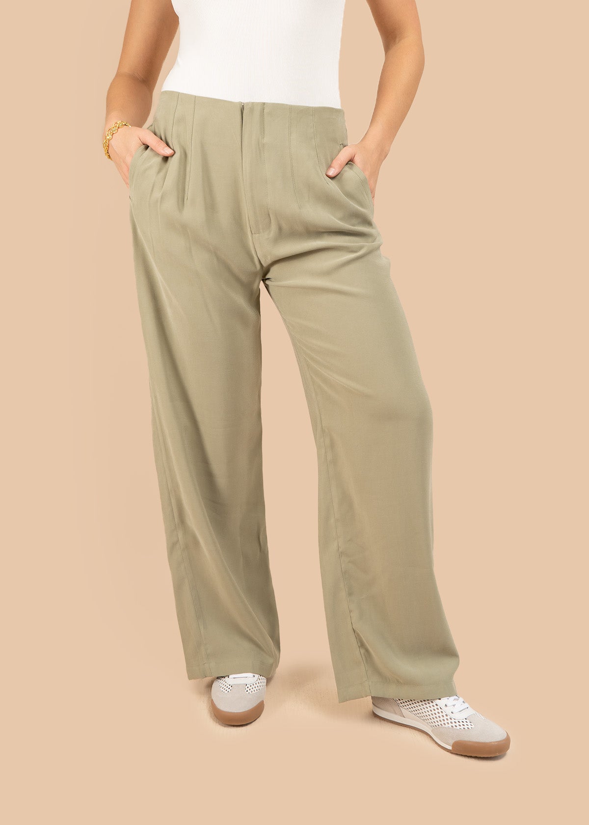 Pantalón color verde bota recta 106351