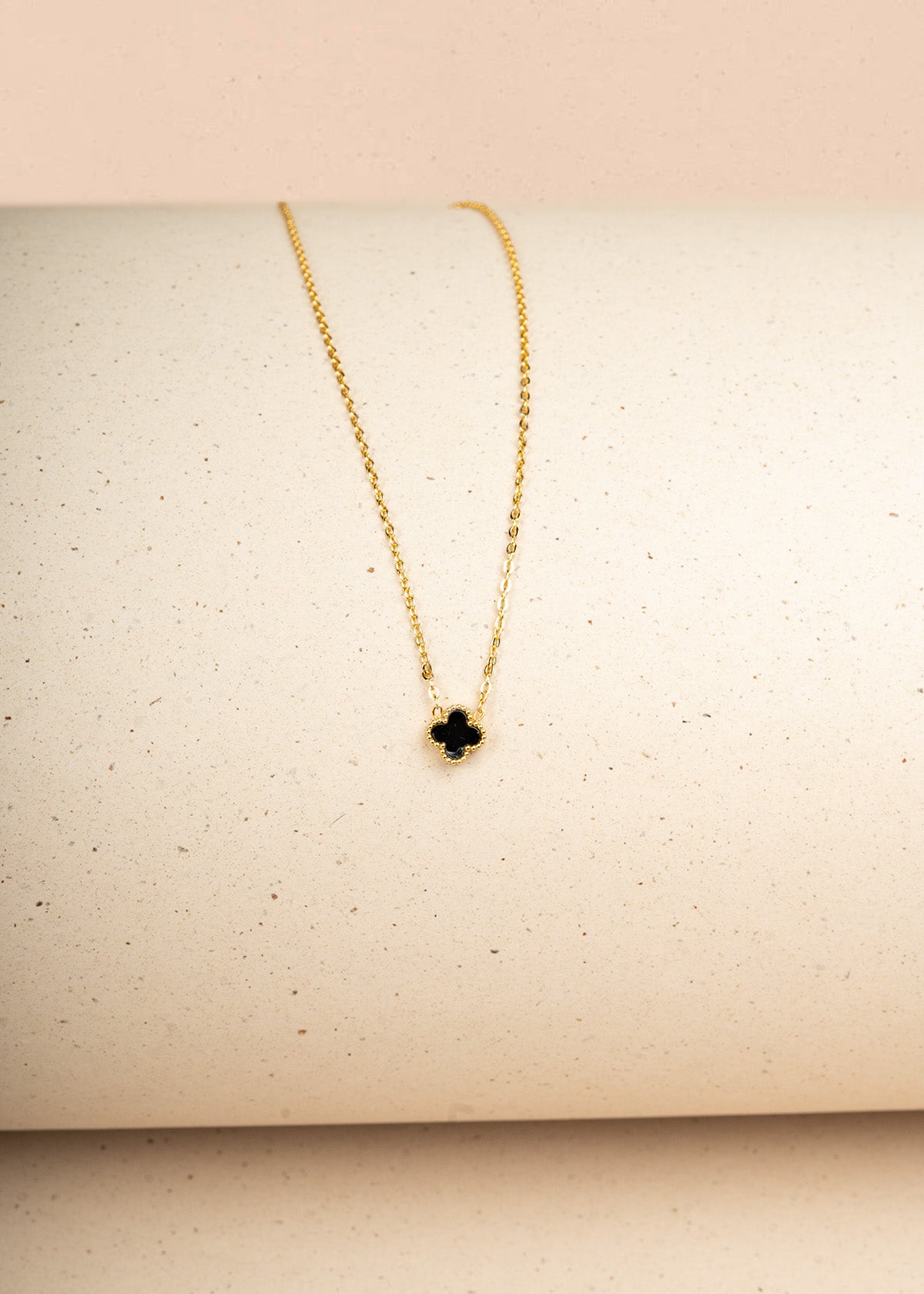 Set collar + aretes de trébol mini color negro 106354