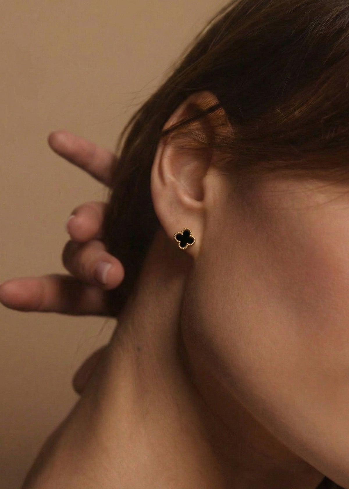 Set collar + aretes de trébol mini color negro 106354