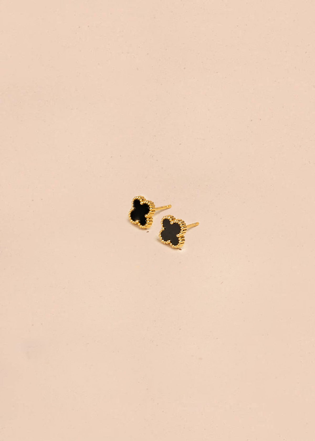 Set collar + aretes de trébol mini color negro 106354