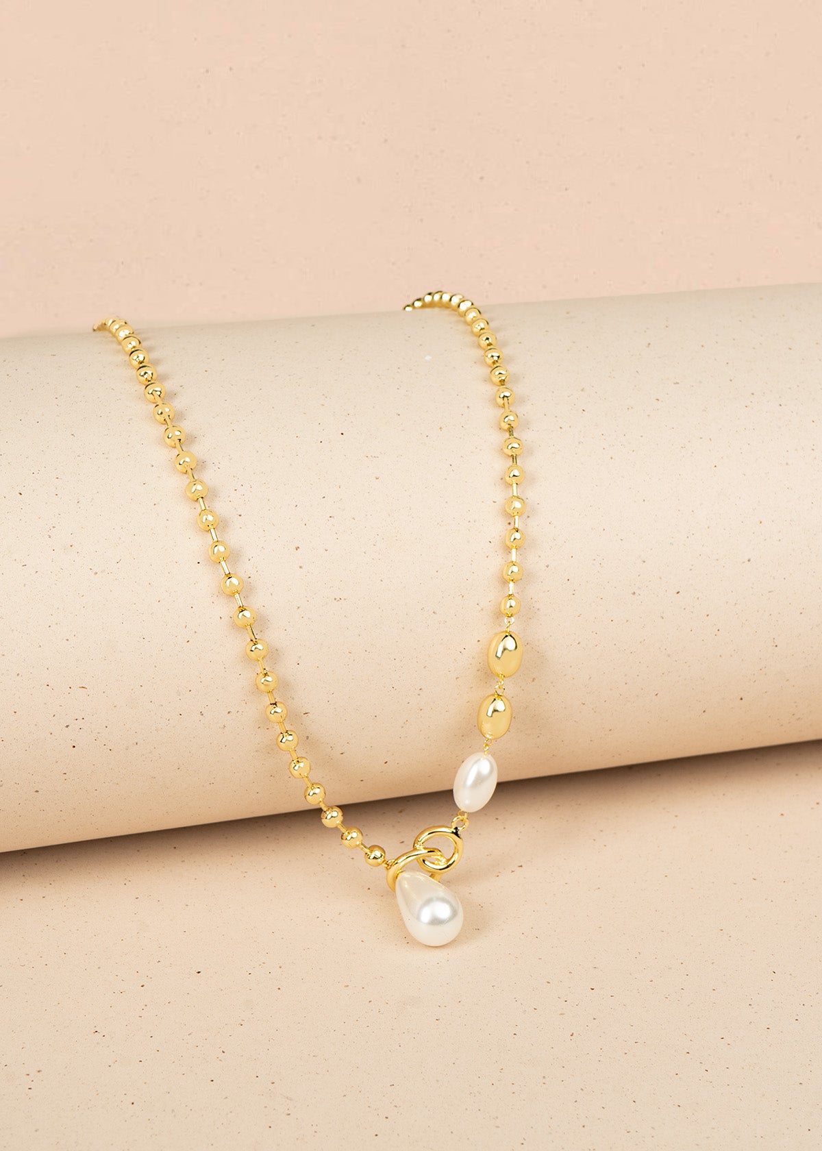 Set collar dorado + aretes de perlas 106355