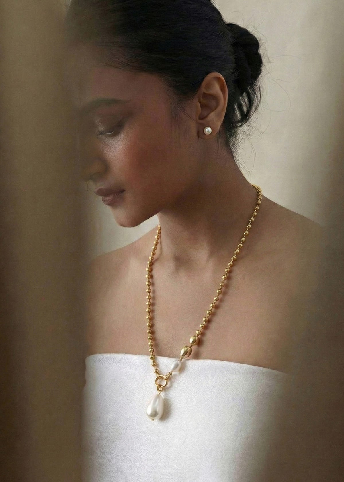 Set collar dorado + aretes de perlas 106355