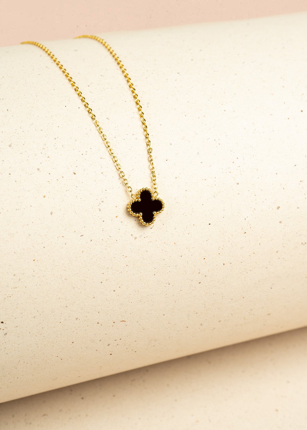 Set collar + aretes de trébol midi color negro 106356