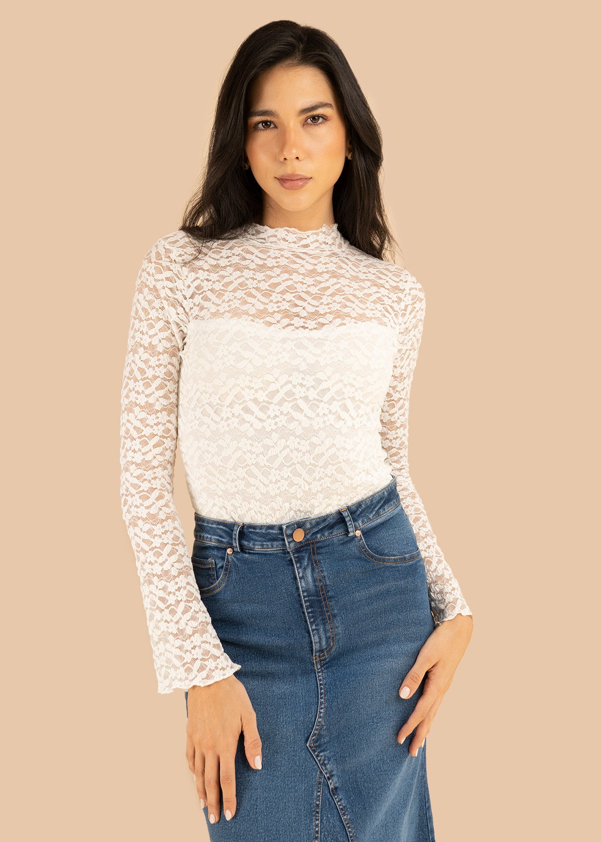 Body color marfil en encaje floral y manga larga 106377
