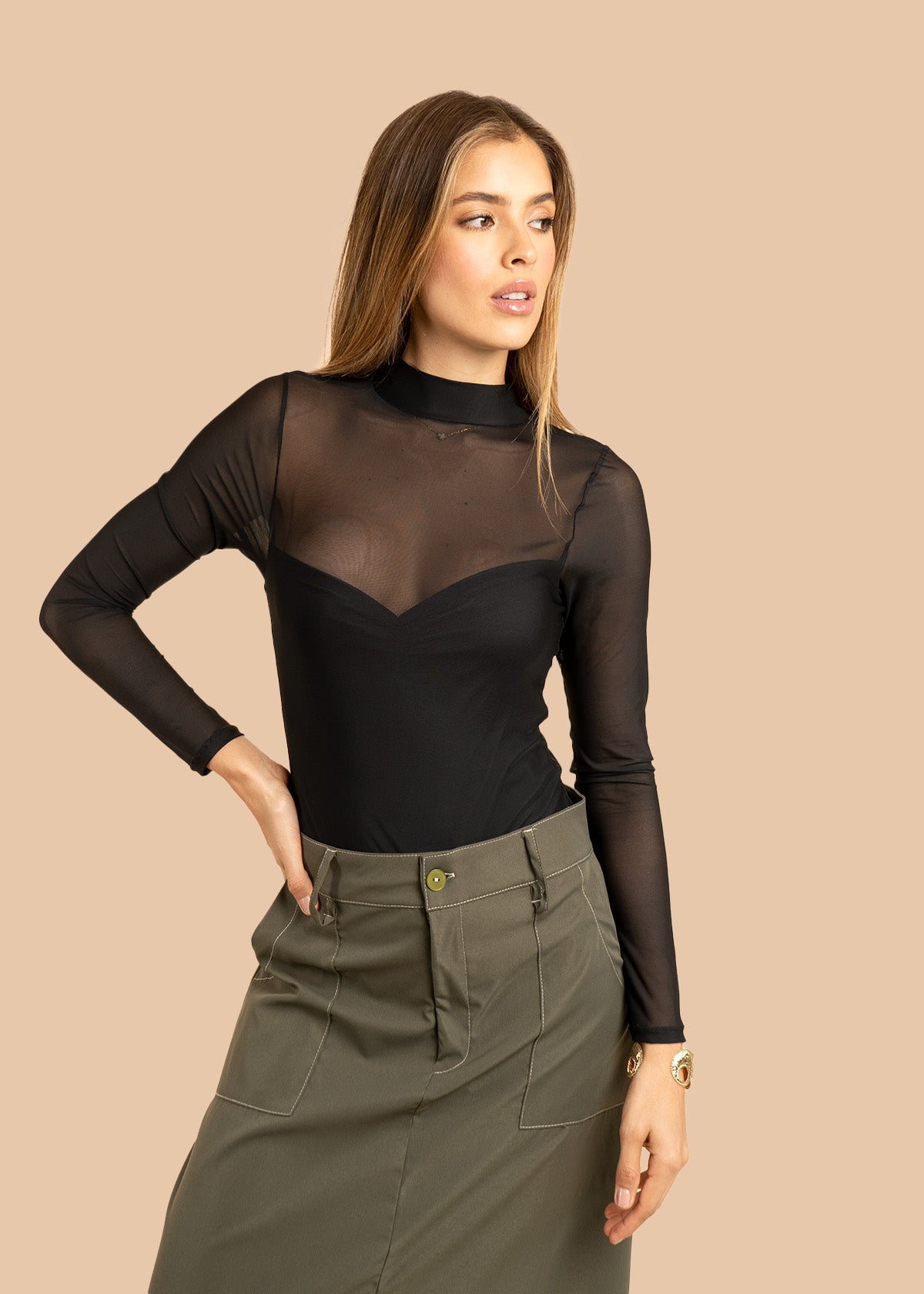 Body color negro en malla transparente y manga larga 106379