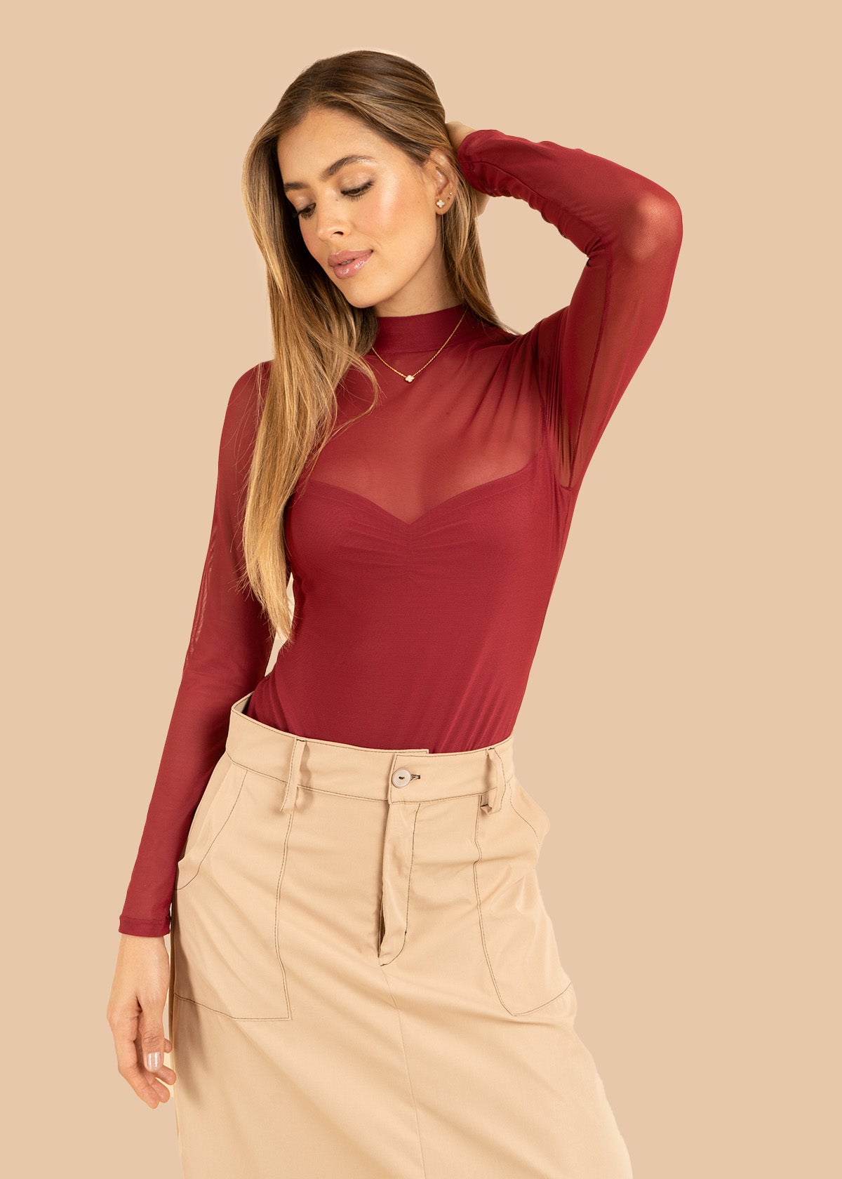 Body color vinotinto en malla transparente y manga larga 106379