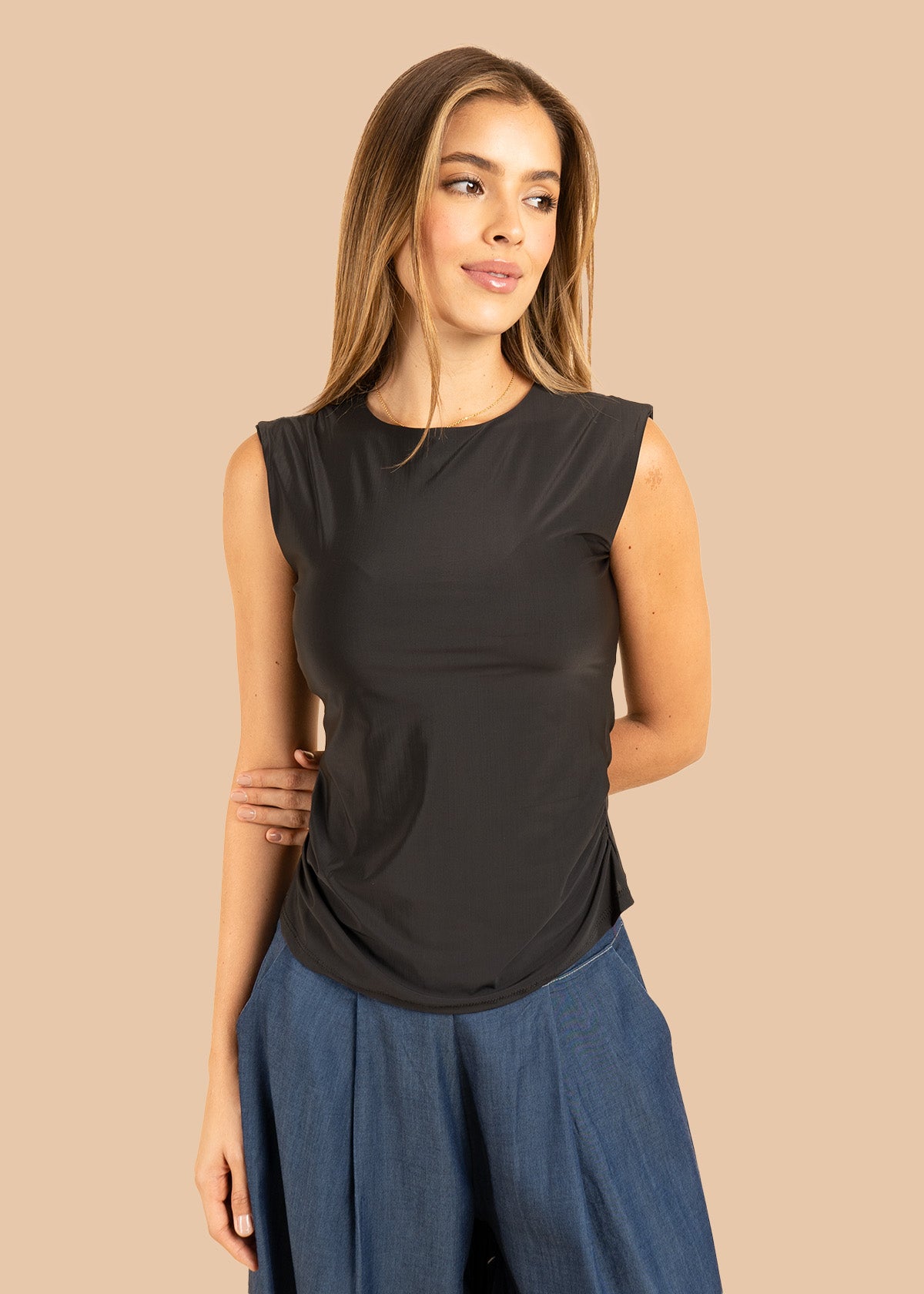 Camiseta color negro en manga sisa 106381