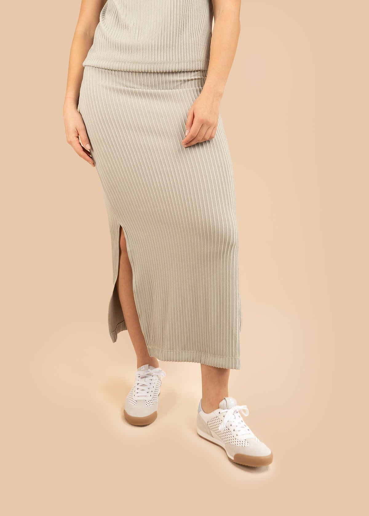 Falda color verde con tejido acanalado 106386