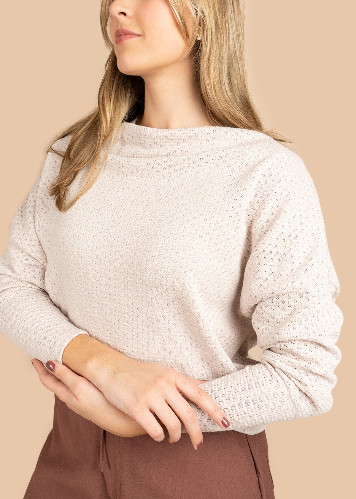 Blusa color beige tejida y manga larga 106389