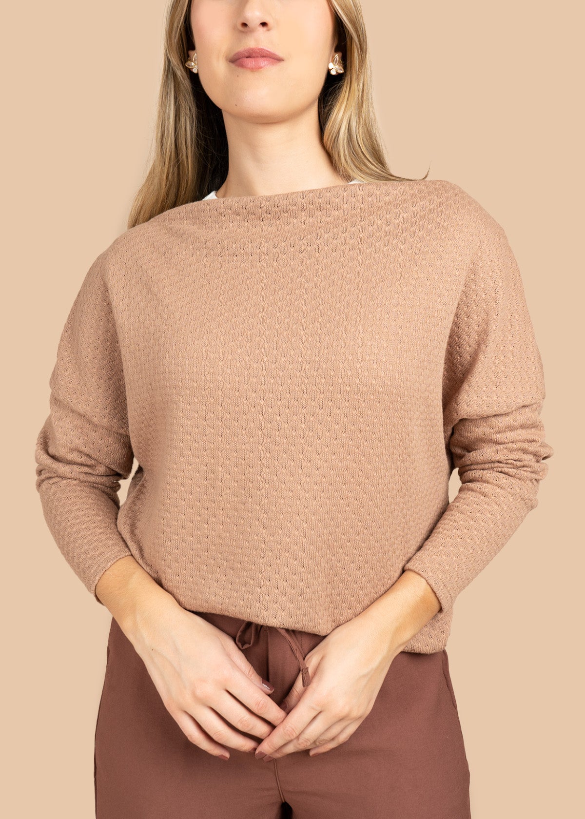 Blusa color camel tejida y manga larga 106389