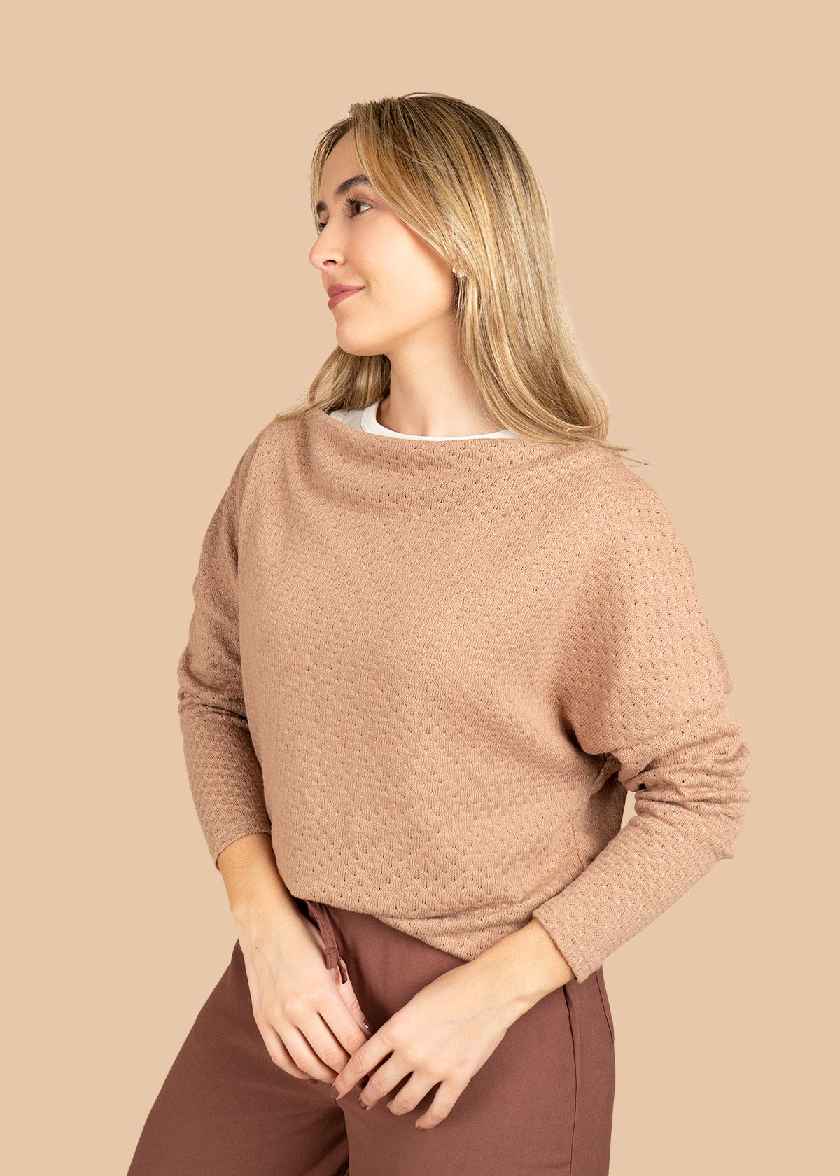 Blusa color camel tejida y manga larga 106389