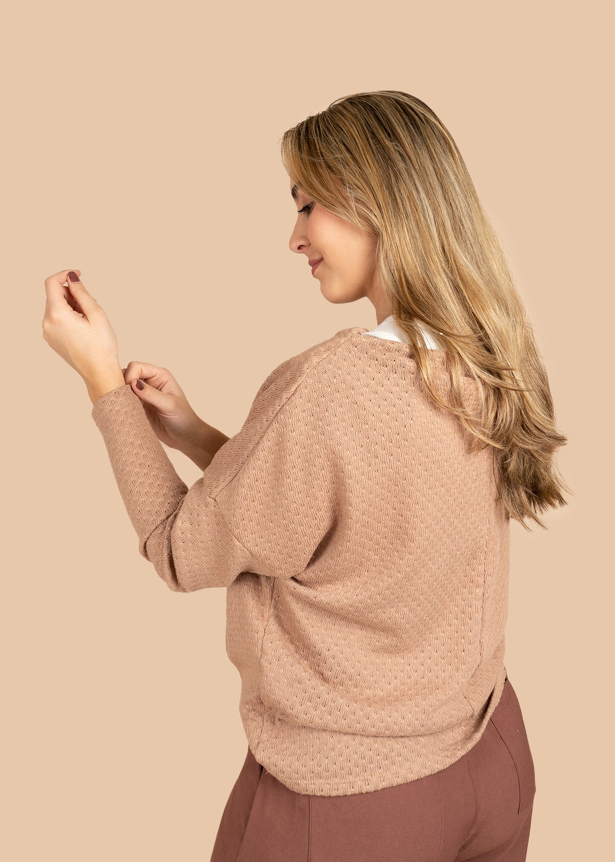 Blusa color camel tejida y manga larga 106389