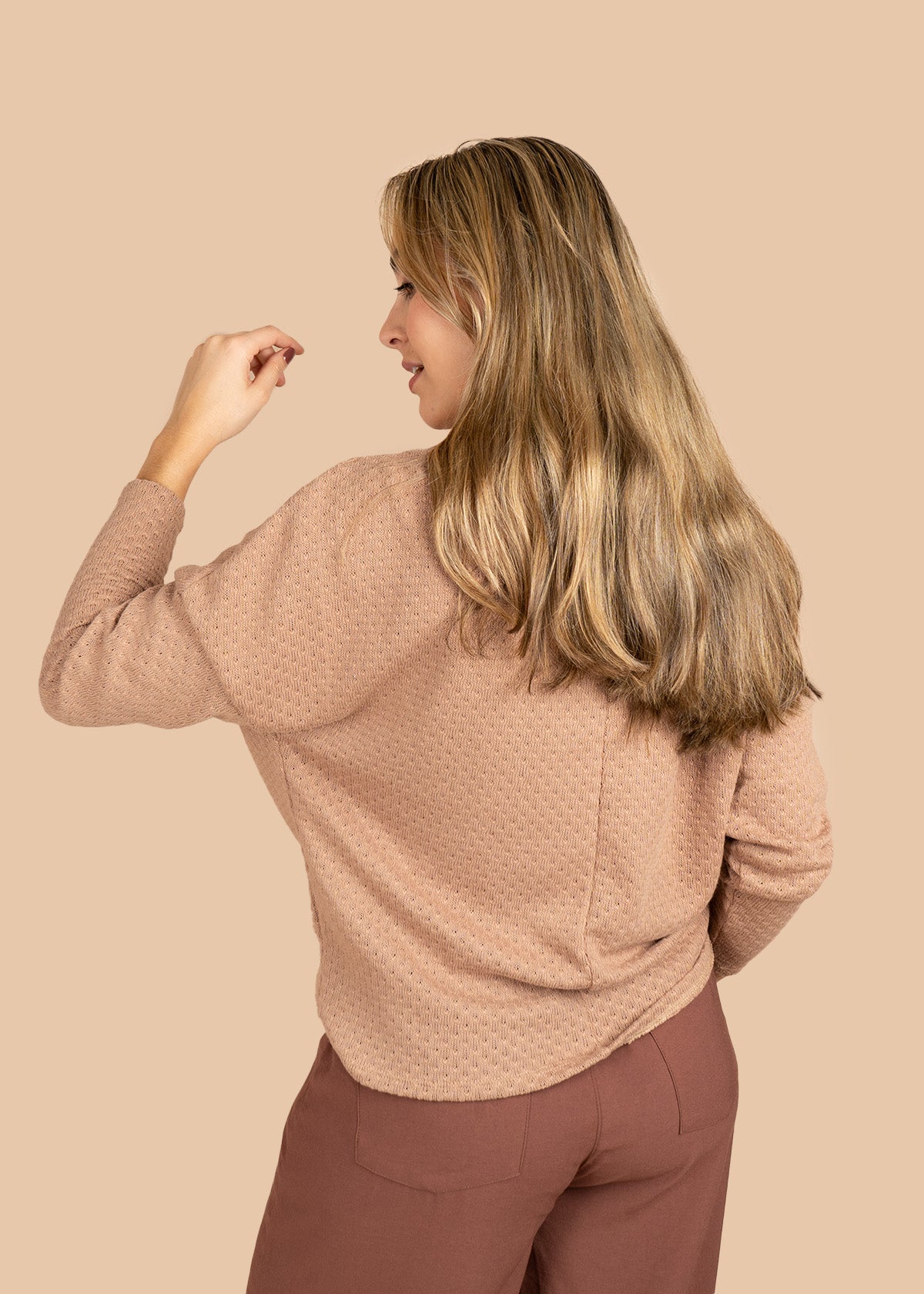 Blusa color camel tejida y manga larga 106389