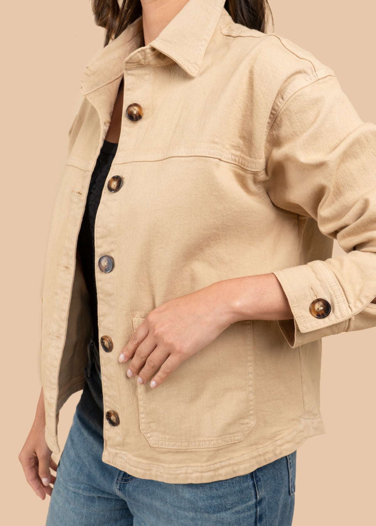 Chaqueta color camel con botones 106394