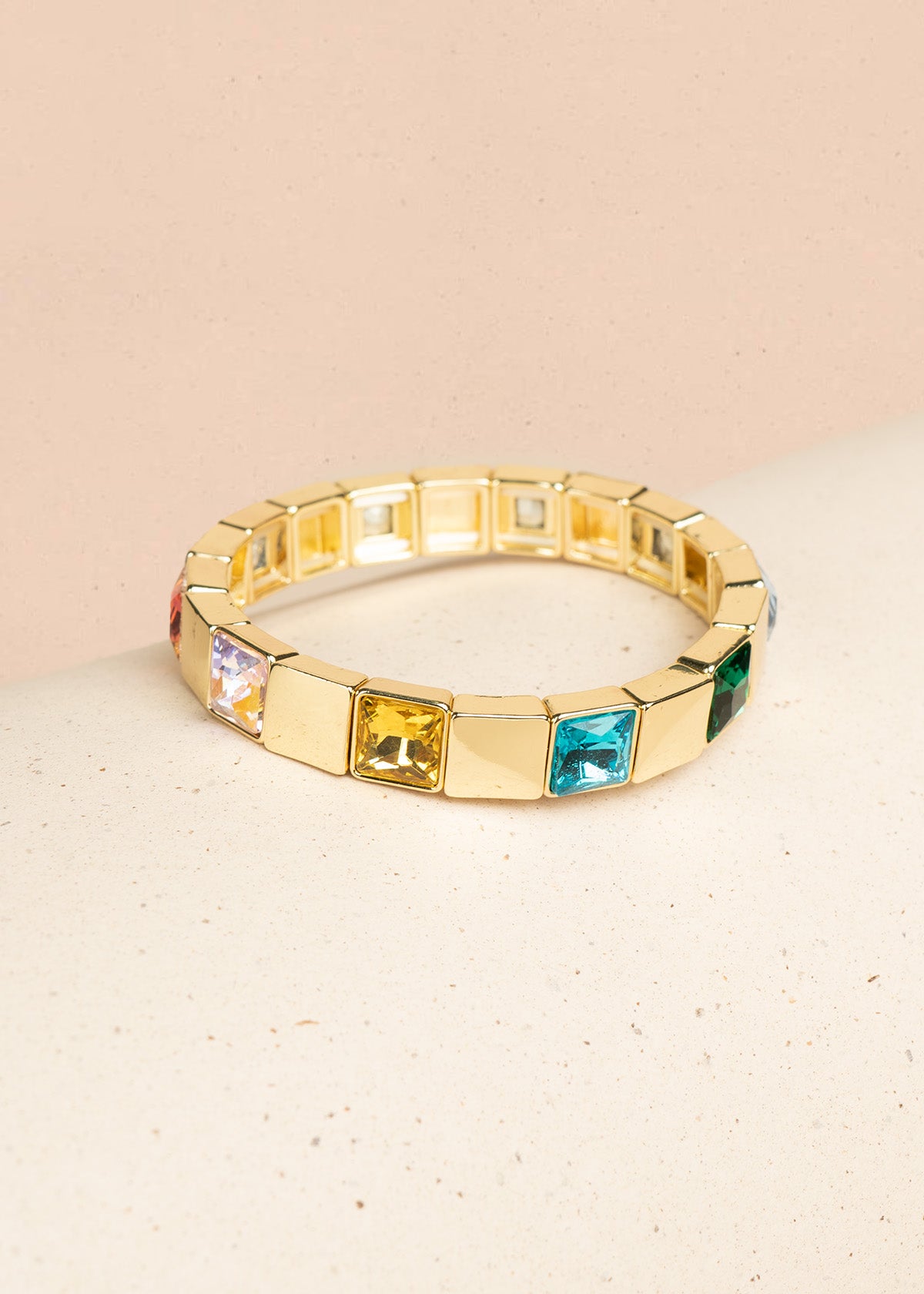 Pulsera color dorado con cristales cuadrados multicolor 106398