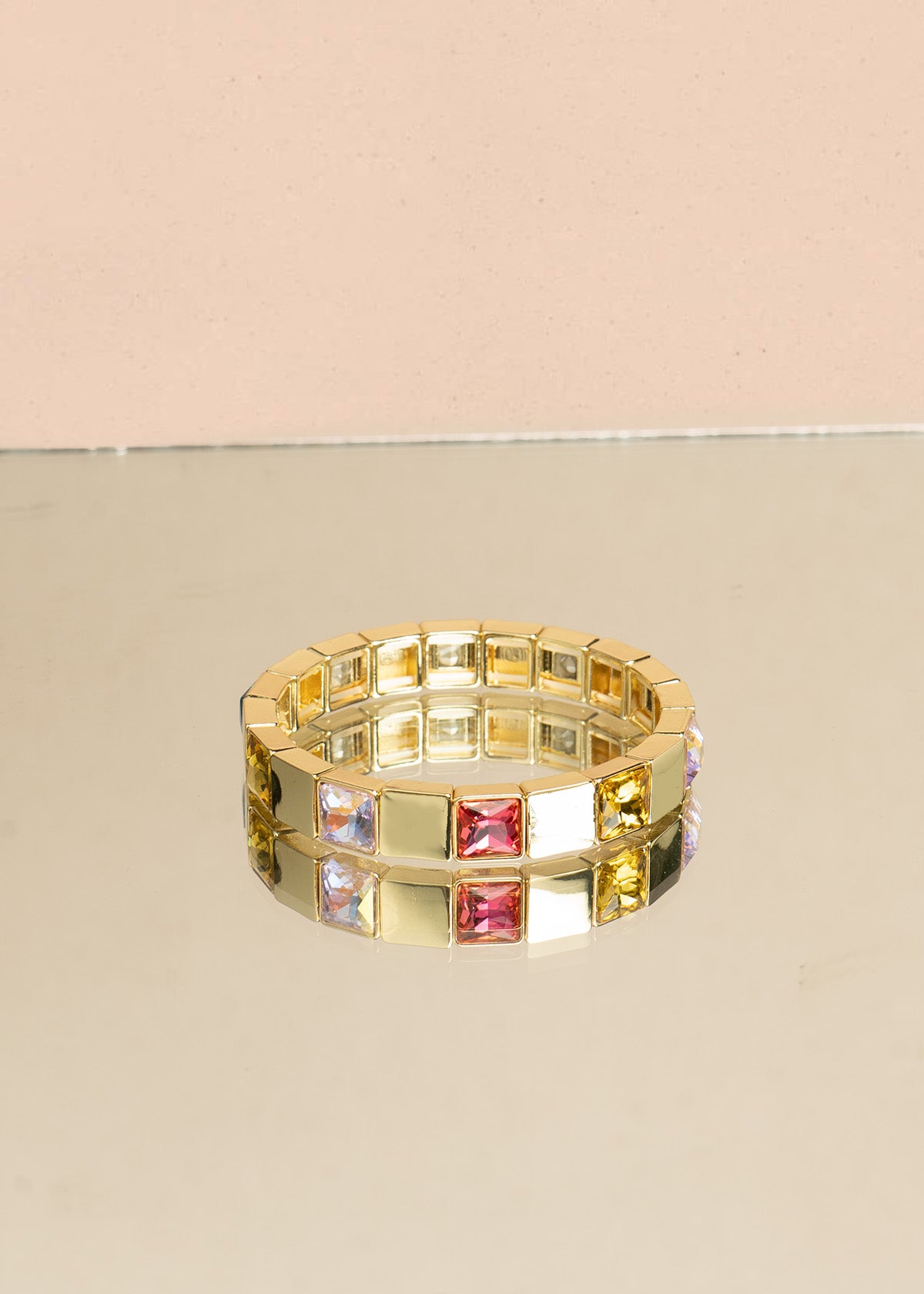 Pulsera color dorado con cristales cuadrados multicolor 106398