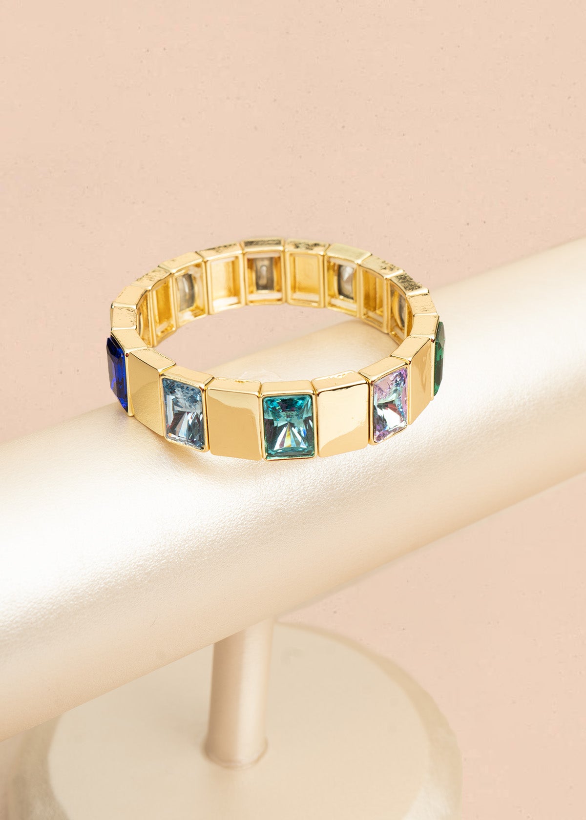 Pulsera color dorado con cristales rectangulares multicolor 106399