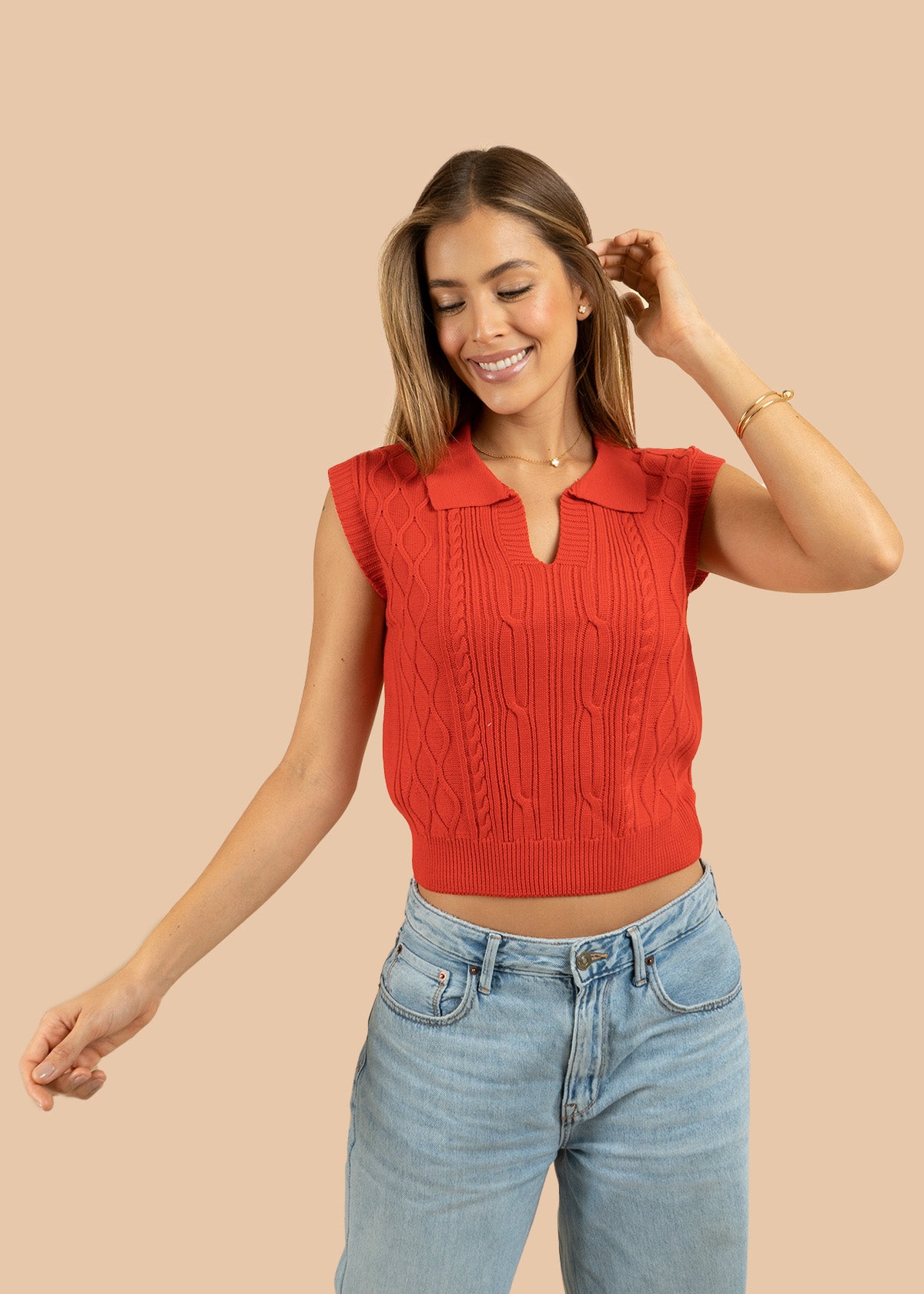 Chaleco tejido color rojo con solapa en cuello 106427