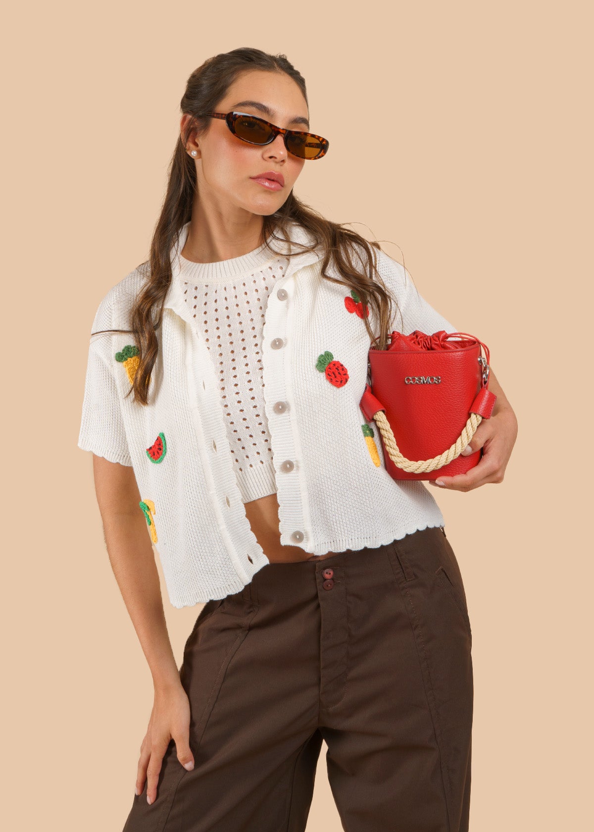 Blusa tejida color blanco con bordados de frutas 106429