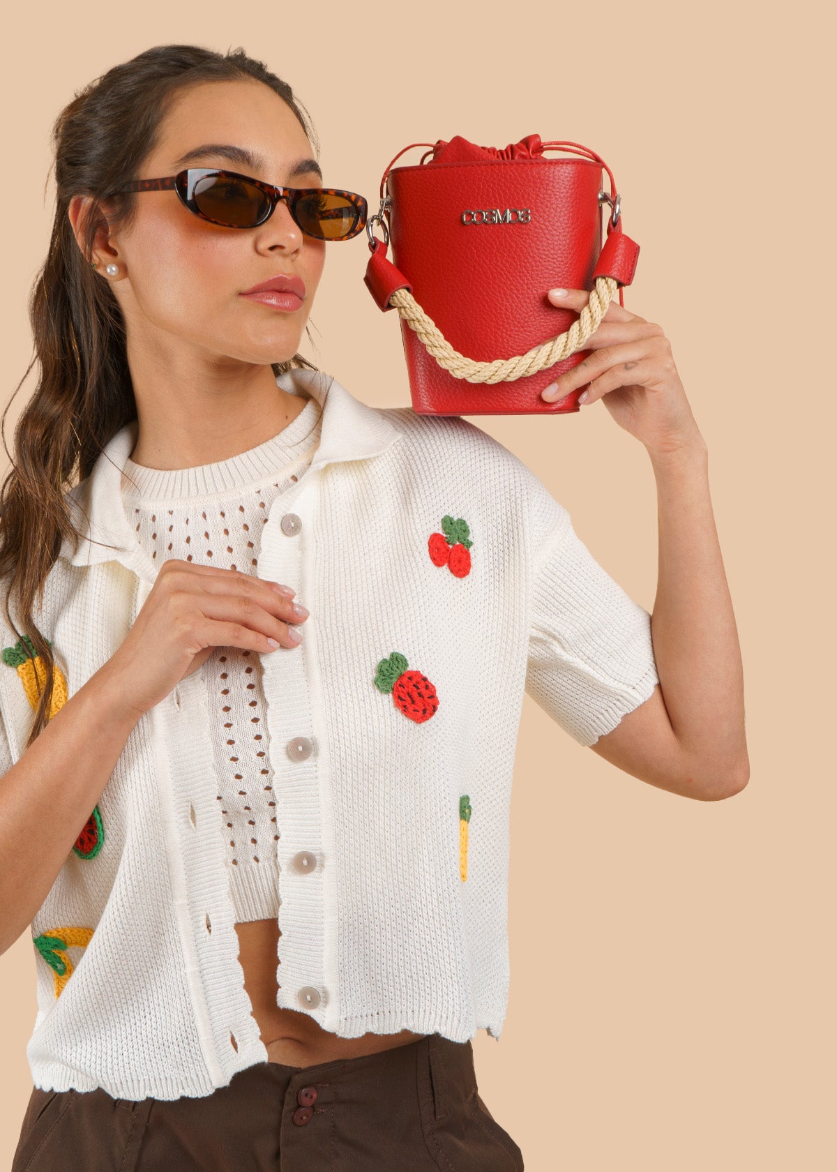 Blusa tejida color blanco con bordados de frutas 106429