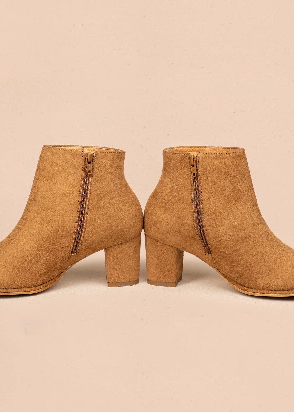 Botines color miel de gamuza sintética con cierre lateral 106435