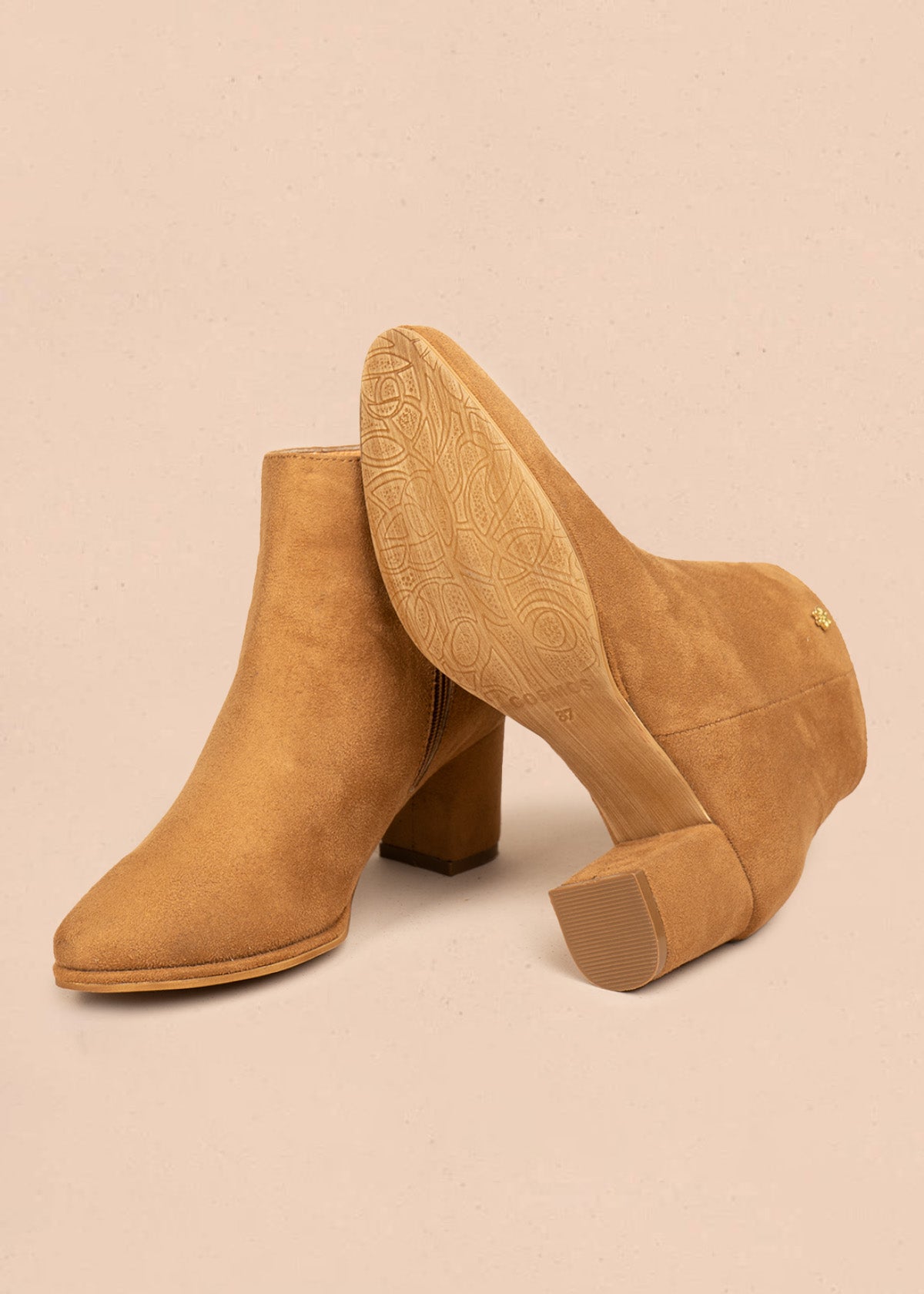 Botines color miel de gamuza sintética con cierre lateral 106435