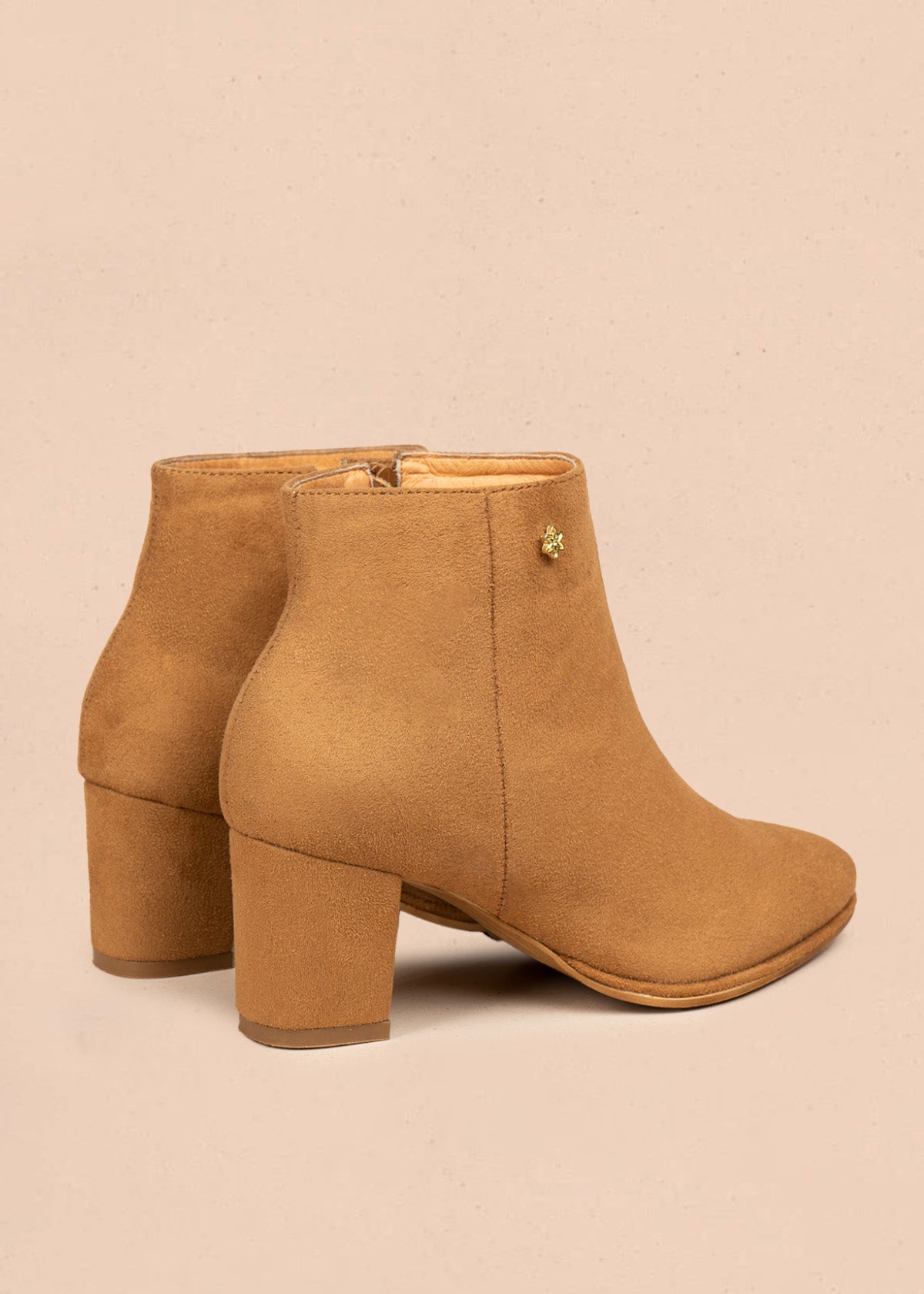 Botines color miel de gamuza sintética con cierre lateral 106435