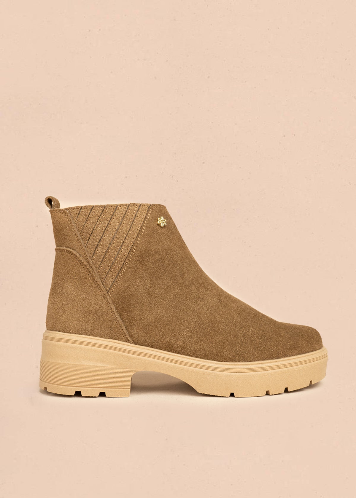 Botines de cuero carnaza color arena  106440