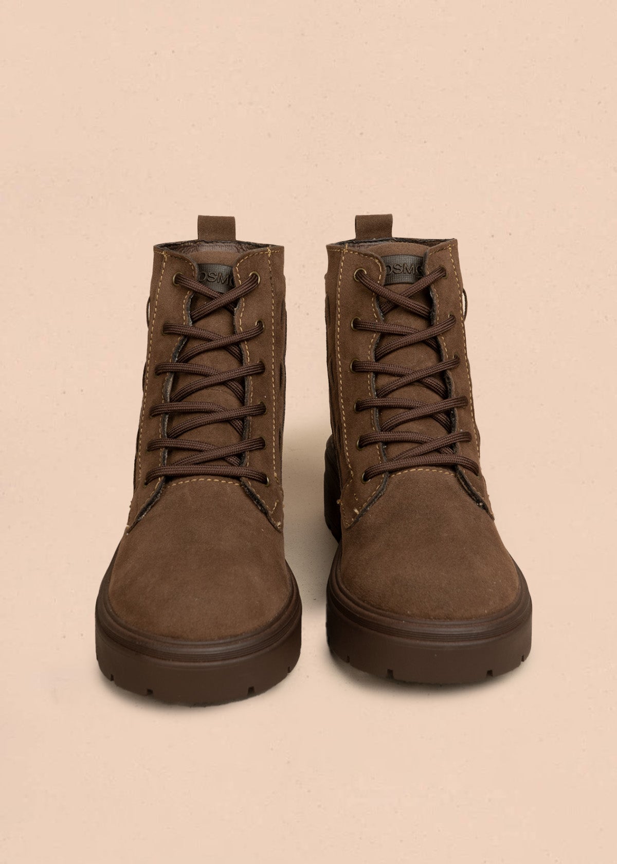 Botines color café de carnaza sintética con cordones 106441