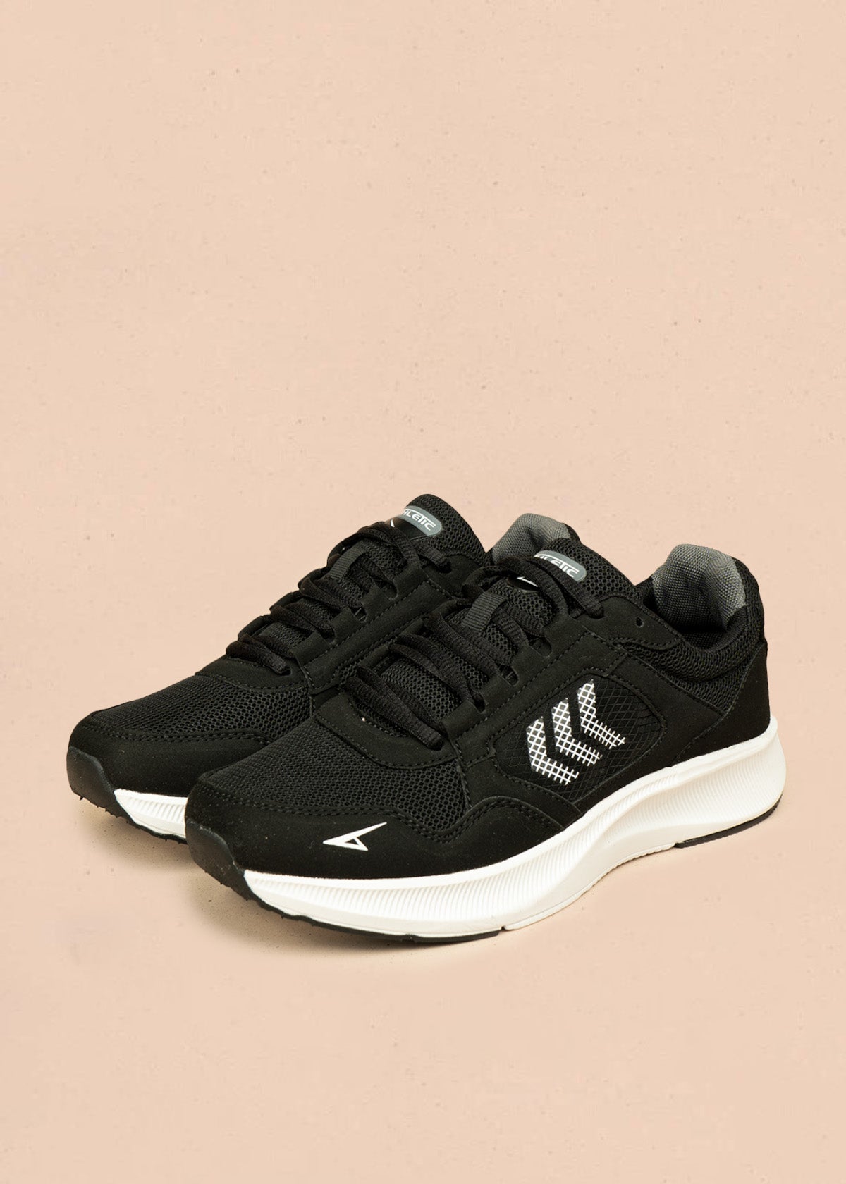 Tenis deportivos color negro blanco con malla en capellada 106444