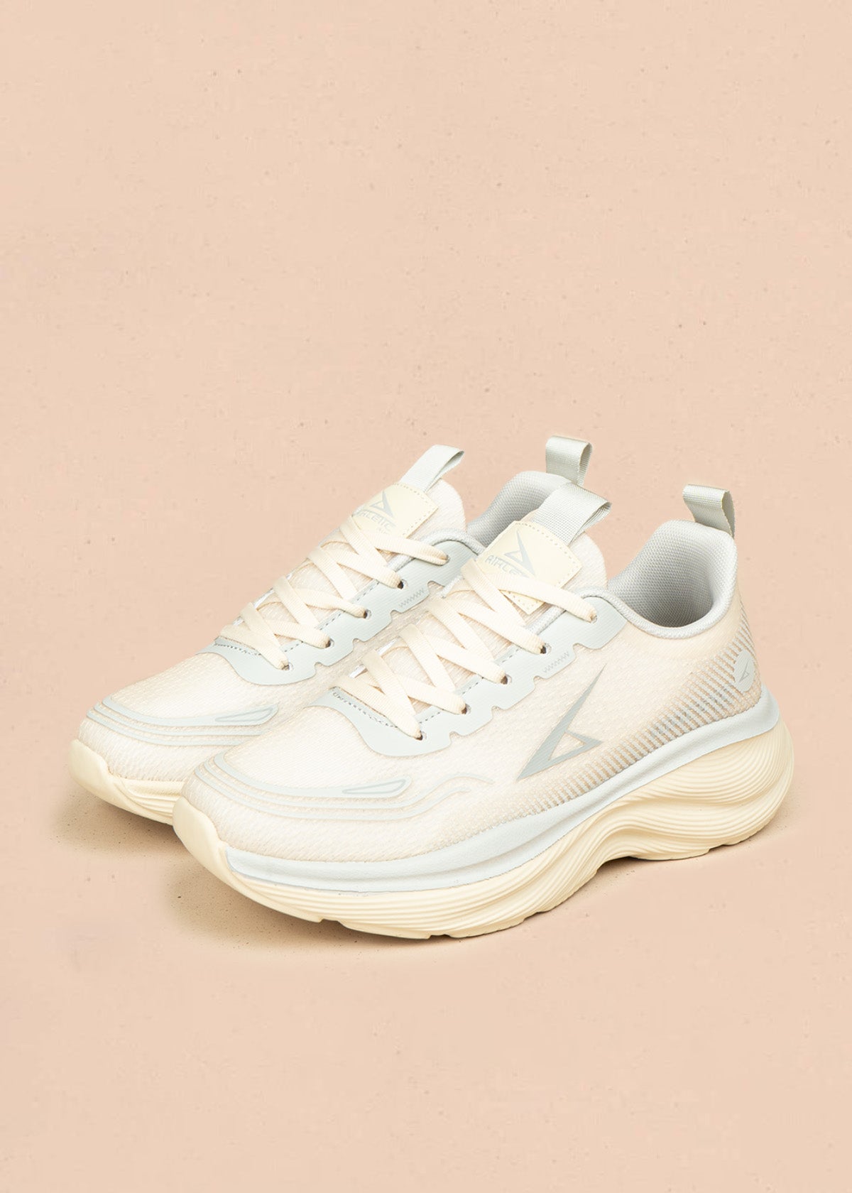 Tenis deportivos color beige 106445