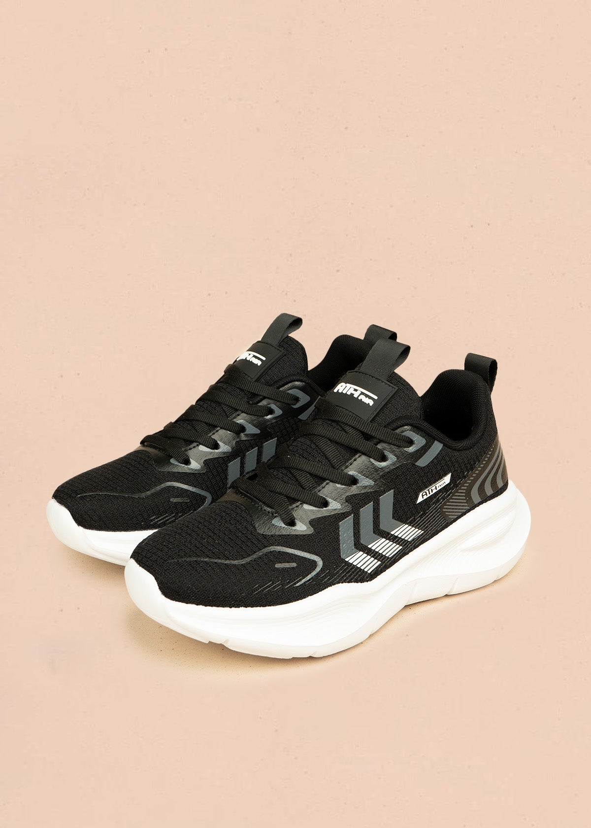 Tenis deportivos color negro con suela blanca y detalles grises 106448