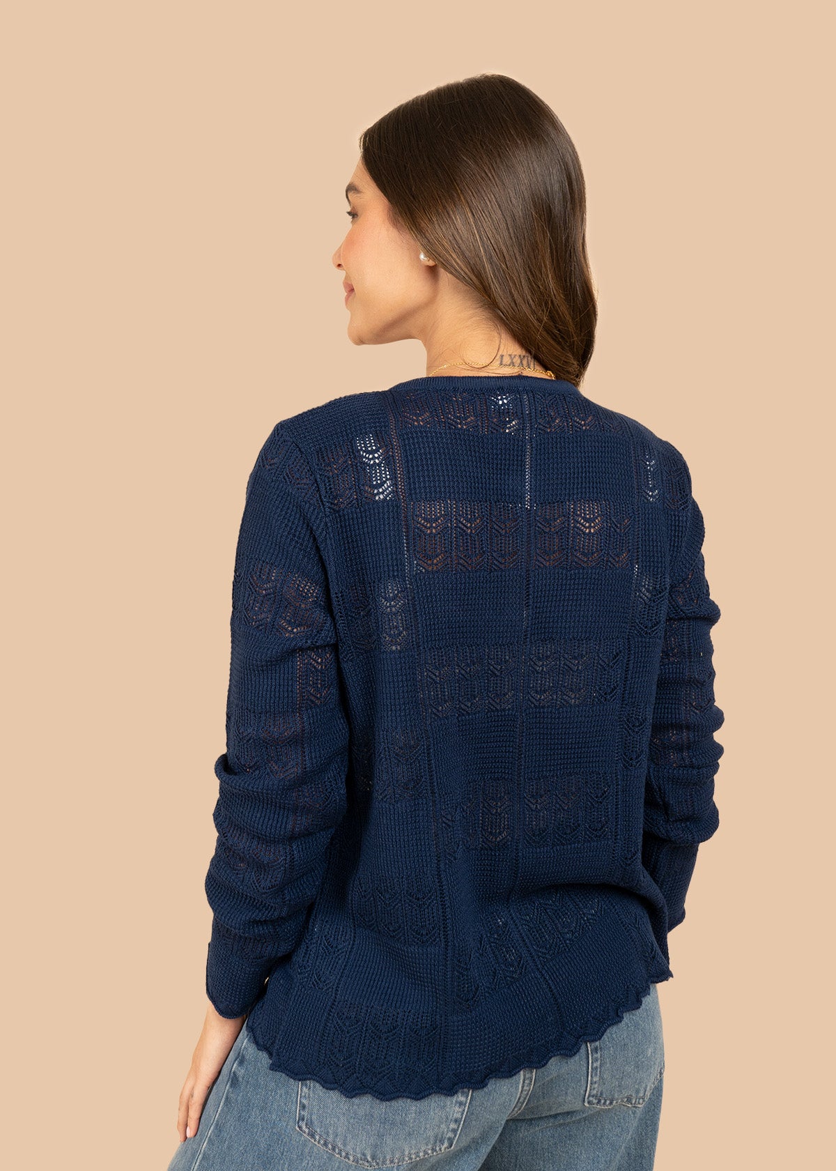 Blusa con tejido calado color azul con botones 106462