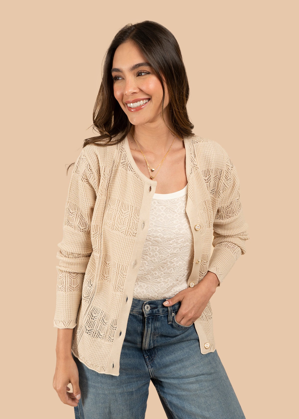 Blusa con tejido calado color blanco con botones 106462