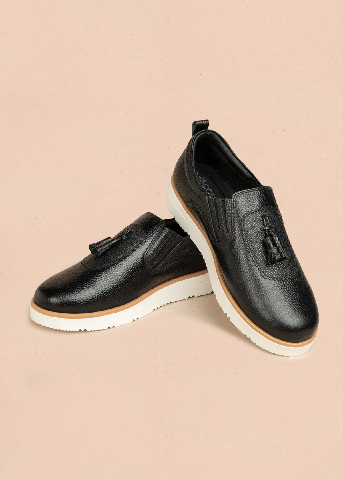 Mocasines de cuero color negro con borla 106466