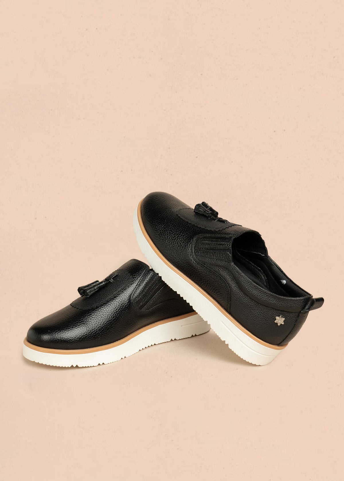 Mocasines de cuero color negro con borla 106466