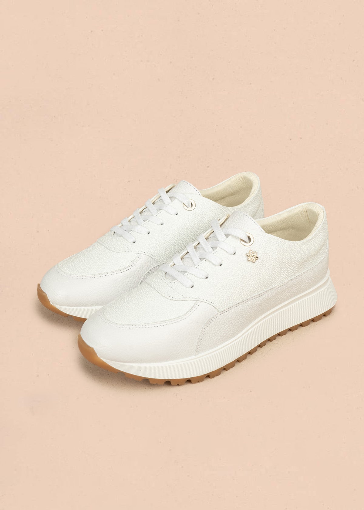 Tenis casuales de cuero color blanco 106468