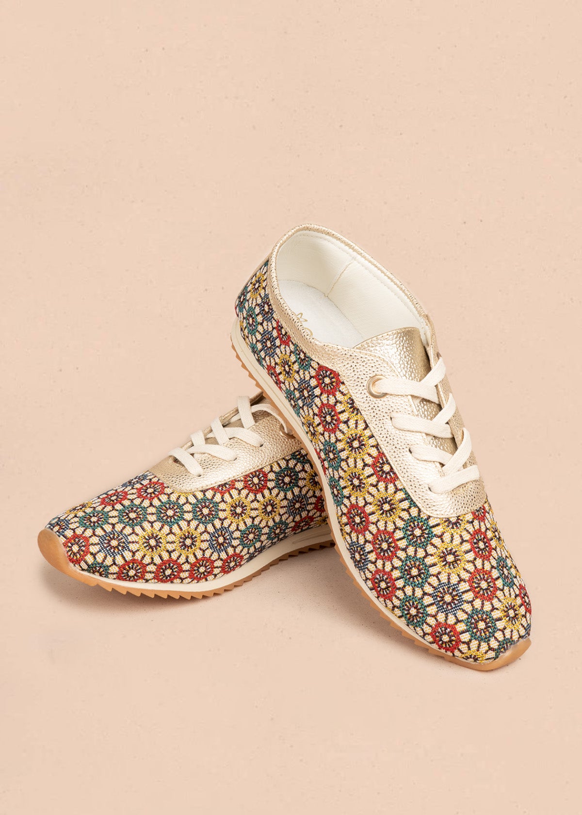 Tenis casuales en cuero multicolor con tejido floral 106482