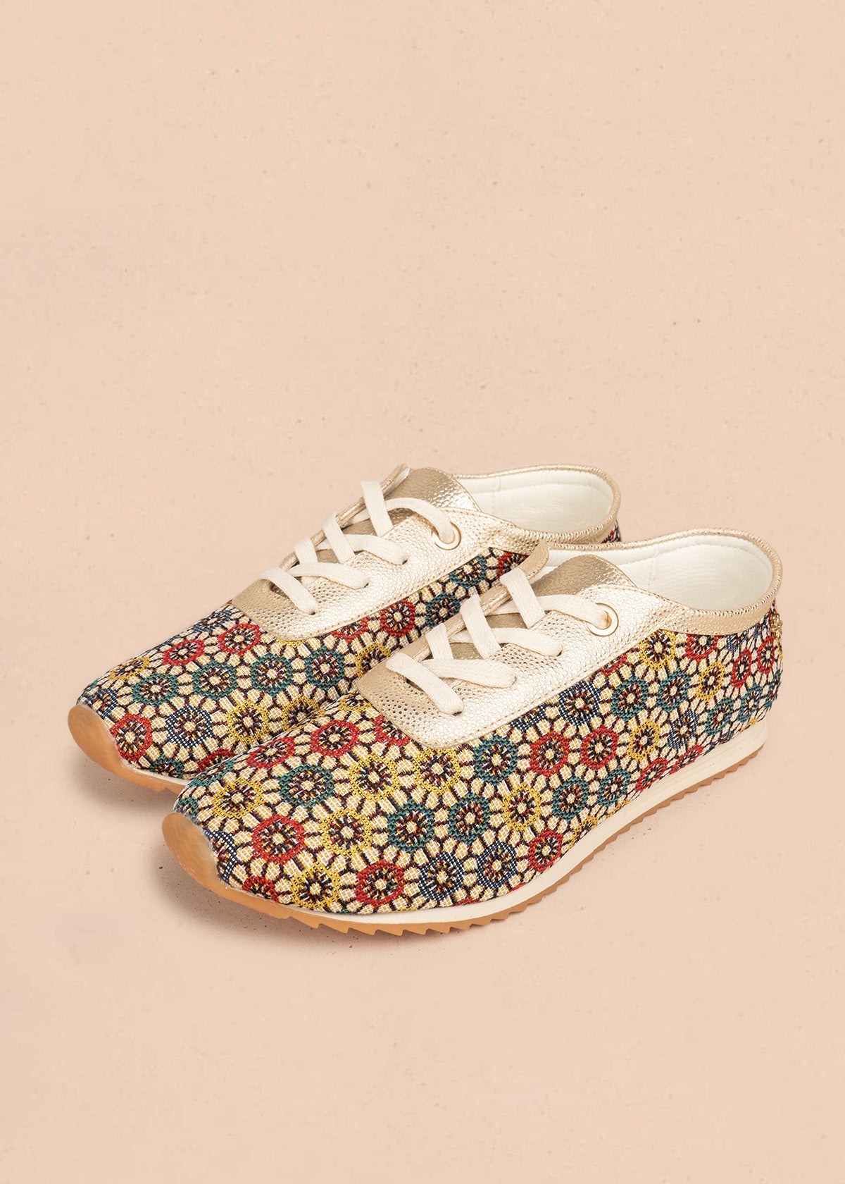 Tenis casuales en cuero multicolor con tejido floral 106482