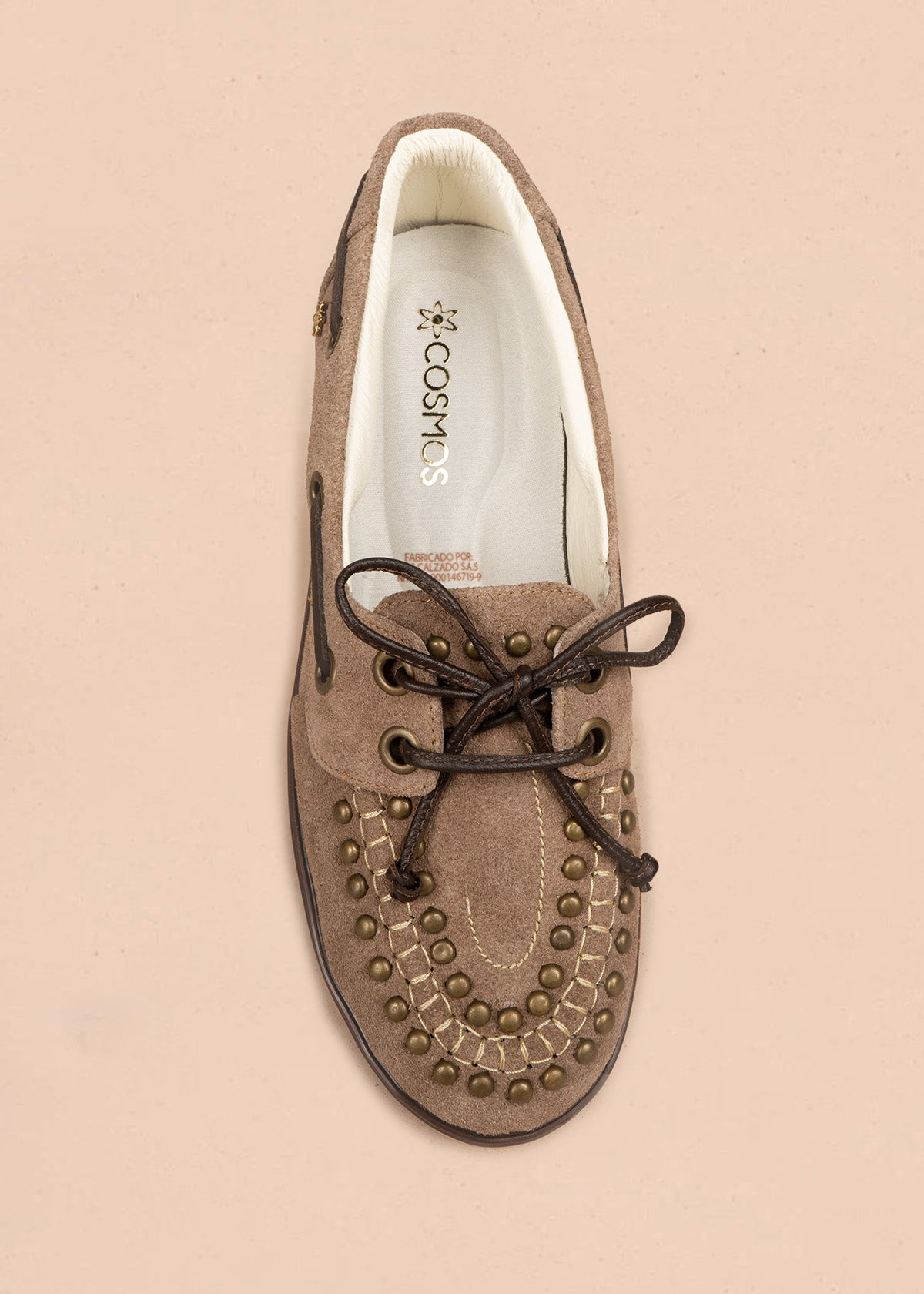 Mocasines de cuero color arena con cordones y taches en capellada 106491